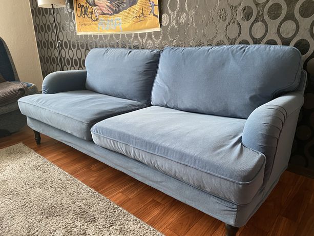 Wygodna niebieska sofa