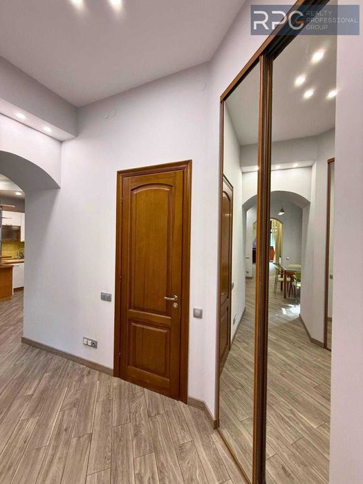 БЕЗ% Продаж 3-кімнатної квартири  вул. Богдана Хмельницького, 57 юа