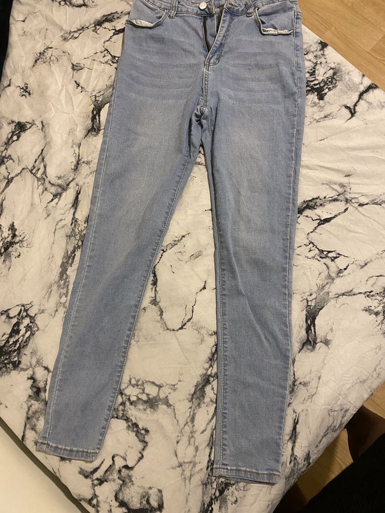 Calças jeans como novas