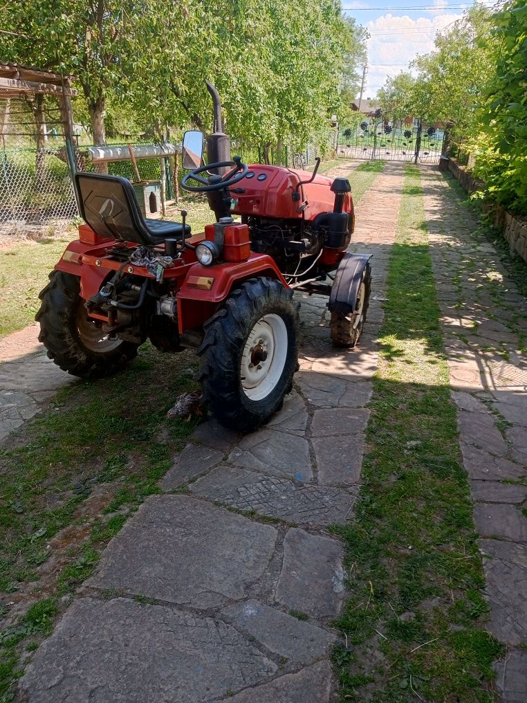 Продам трактор DW180LXL