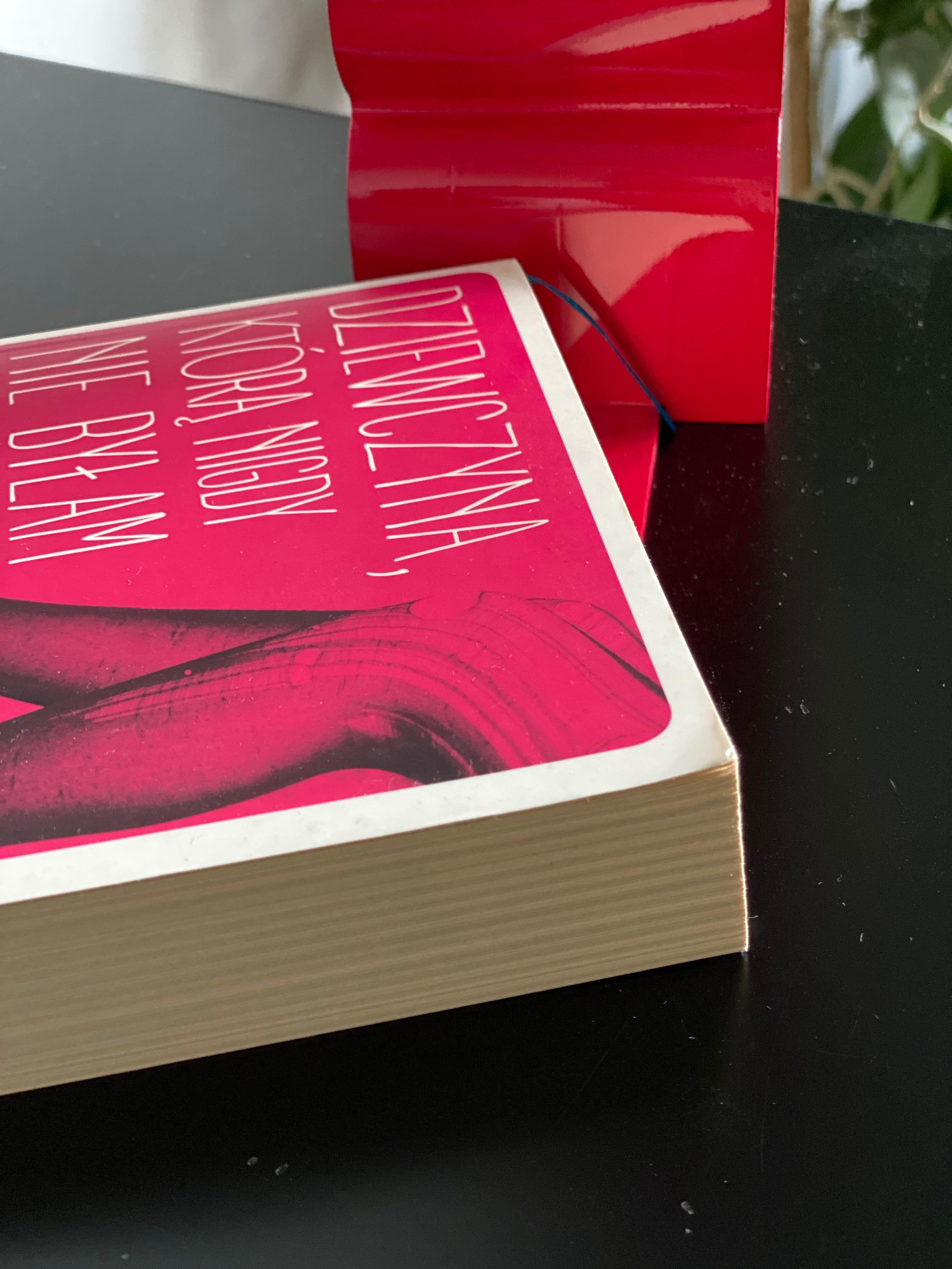 Zabawna i wnikliwa „Dziewczyna, którą nigdy nie byłam” Caitlin Moran