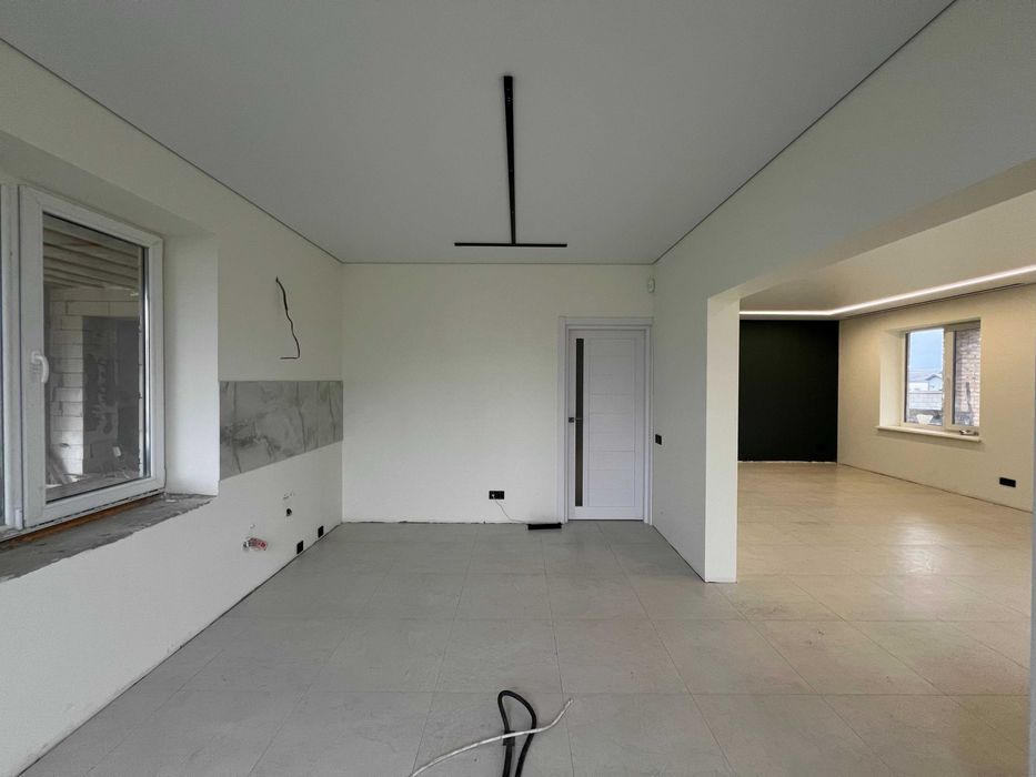 Одноповерховий будинок з частковим ремонтом та гаражем-масив Фортовий!