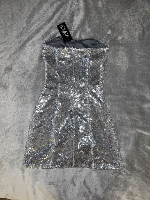 НОВА!! Сукня з біркою!! з паєтками сірого кольору і розрізом на нозі