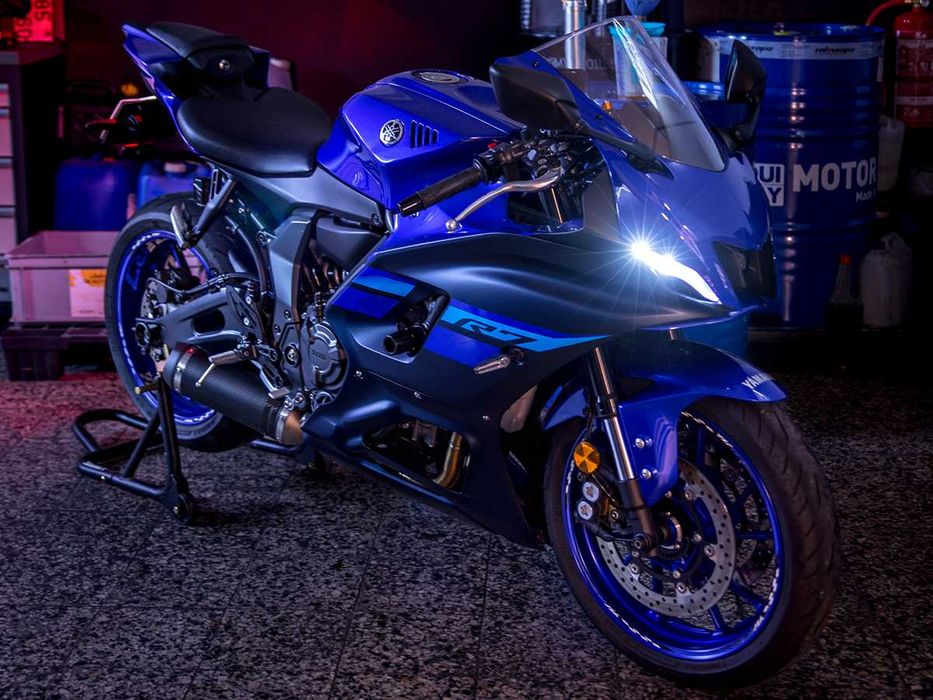 Yamaha R7 de 2024 em estado Irrepreensível. Linha Leo Vince. Extras