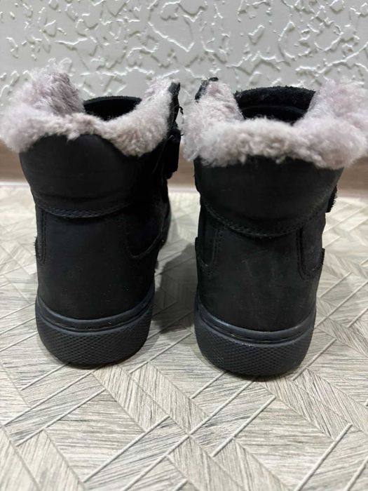 Зимові спортивні черевики Theo Leo чорного кольору