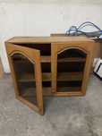 Movel madeira com portas de vidro
