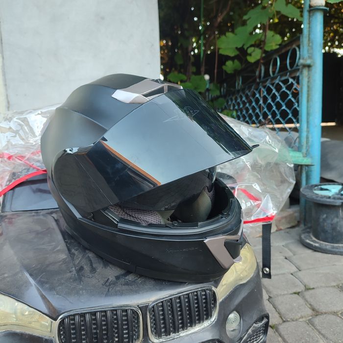 Мото шлем. Тонований.