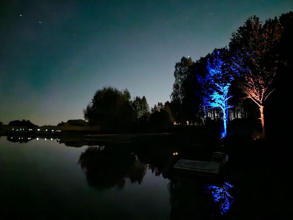 Działka z linią brzegową oraz częścią jeziora