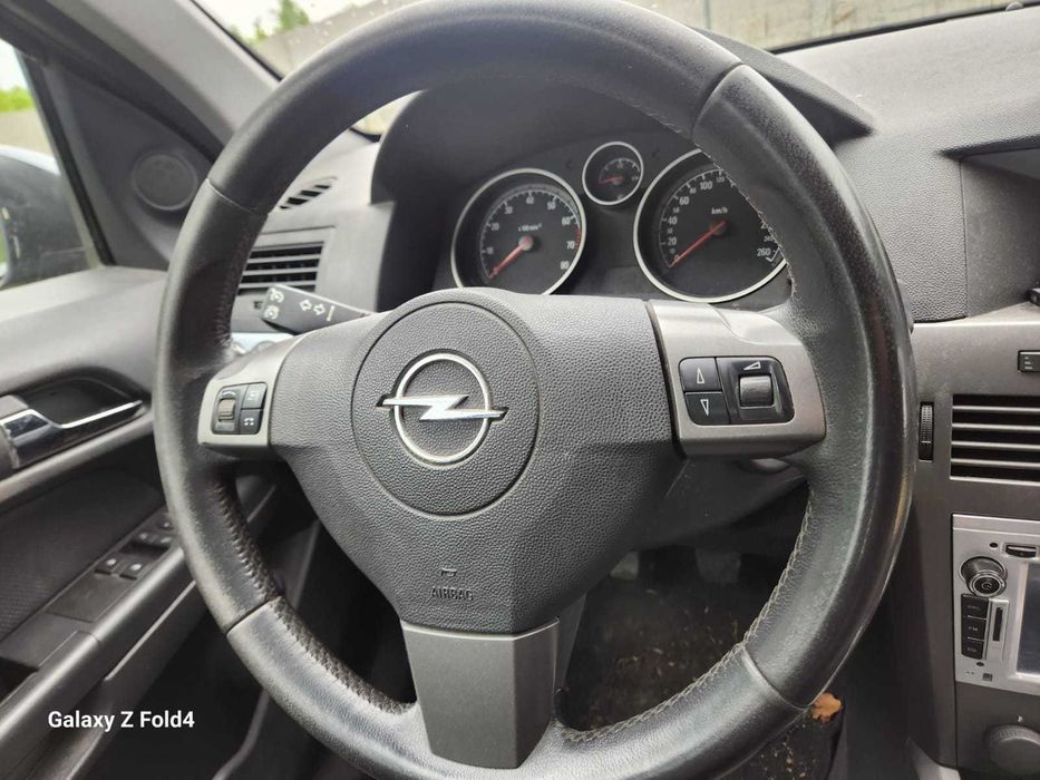 Opel Astra H Z155 kombi, błotnik, drzwi, Klima kierownica lampy