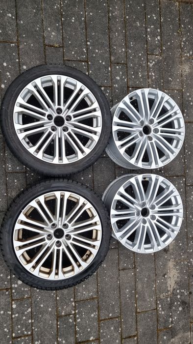 Komplet  felg felgi audi a4 18" 8w0