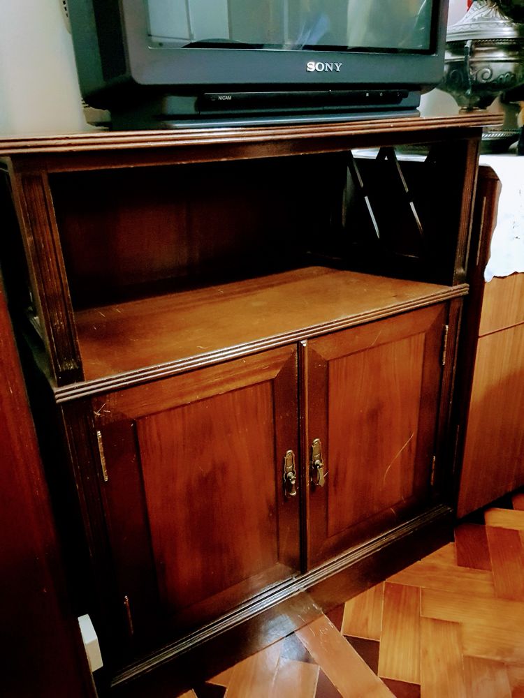Movel TV classico em madeira maciça