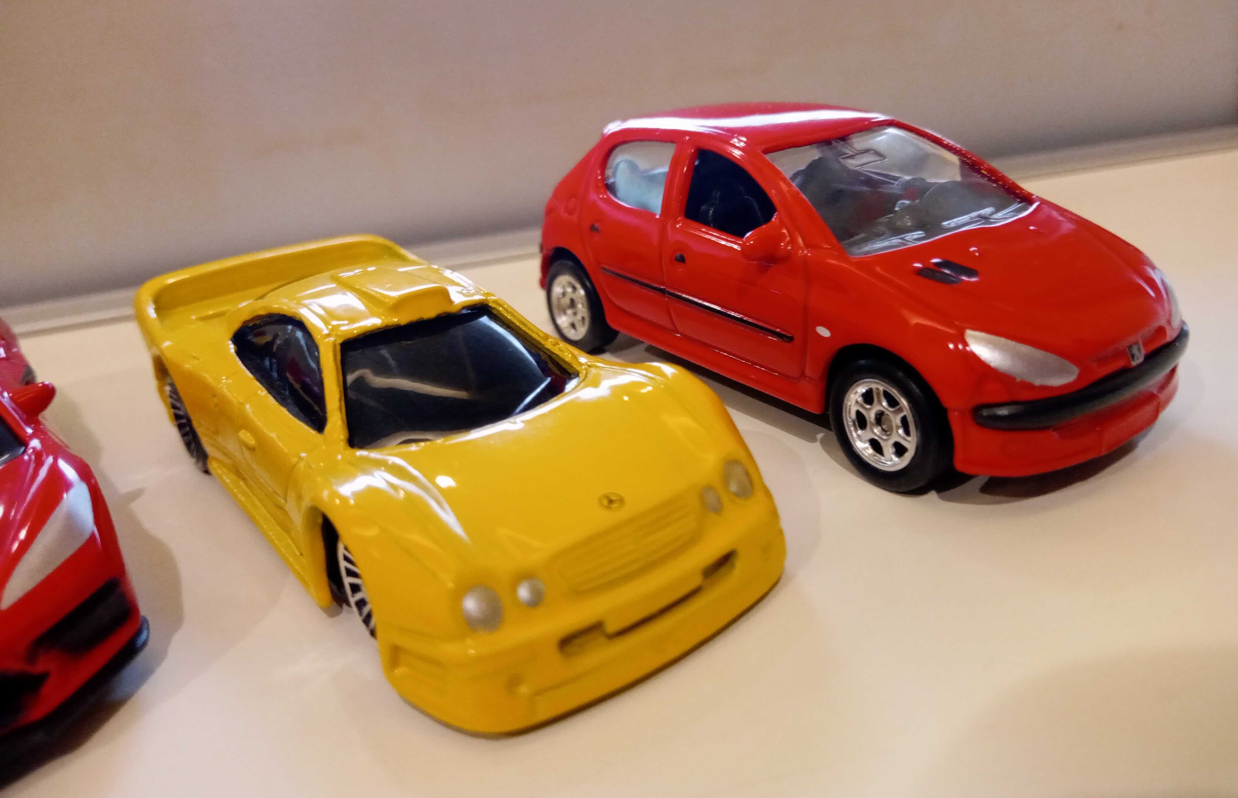 Hot Wheels e outros - 14 carros