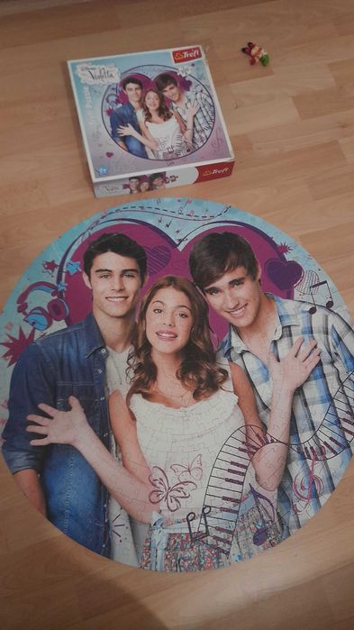 Trefl puzzle 300 Violetta