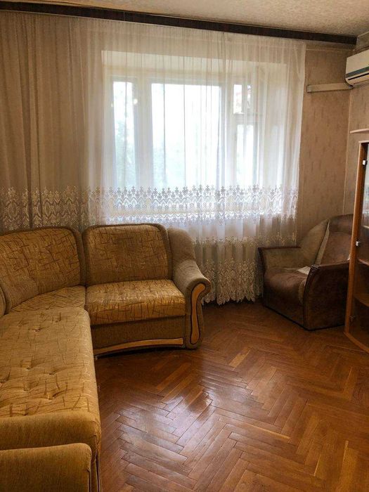 Оренда 3 к.кв.( поруч  м.Деміівська)