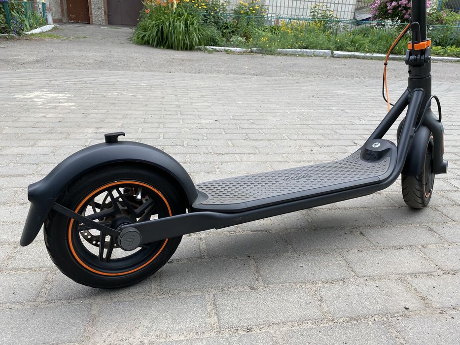 Продам електро самокат Ninebot KickScooter F40 Black