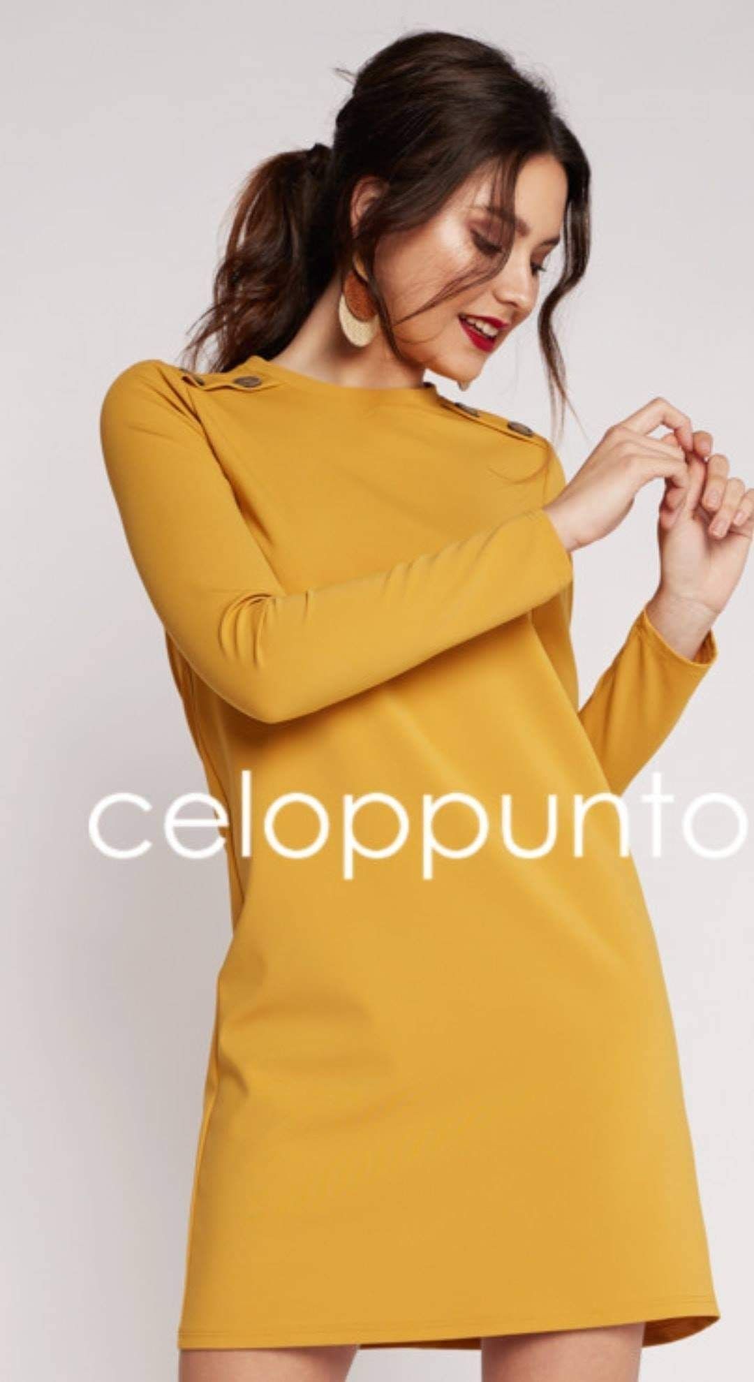 Vestido amarelo com botões Novo