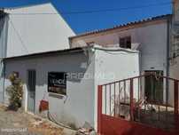 Moradia T2 com anexo no centro da aldeia de Carvalhal