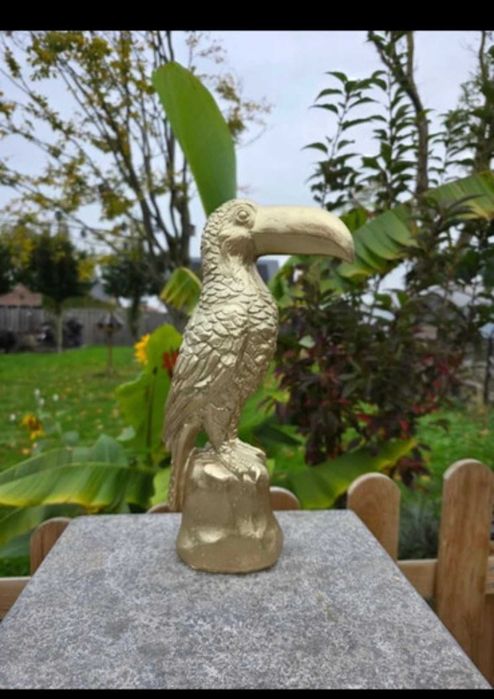 Decoração- Tucano dourado