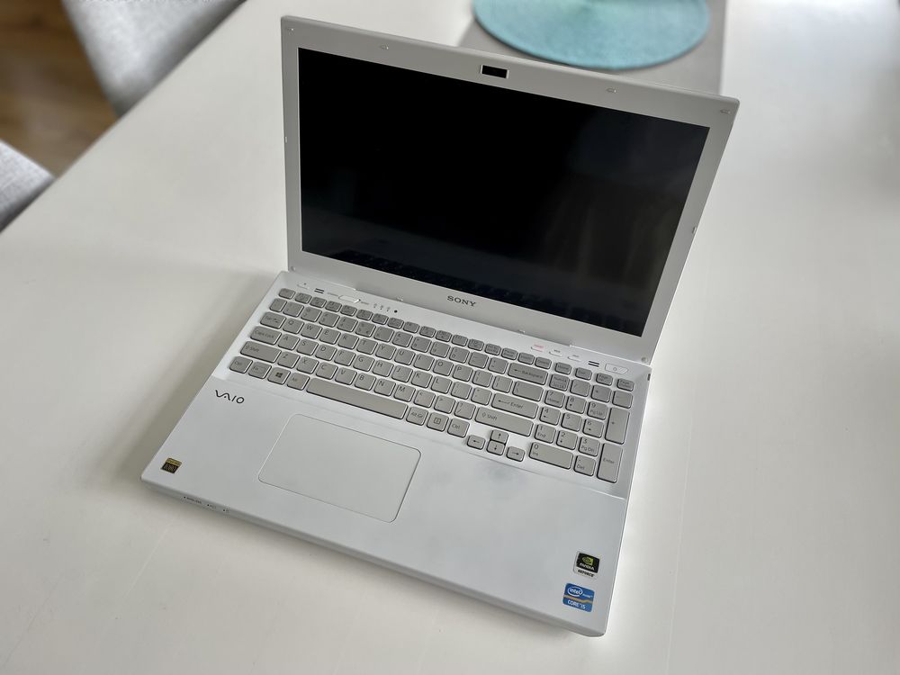 Laptop Sony Vaio 15,5”, Core i5 2,6GHz, 6GB RAM, 500GB HDD, NVIDIA