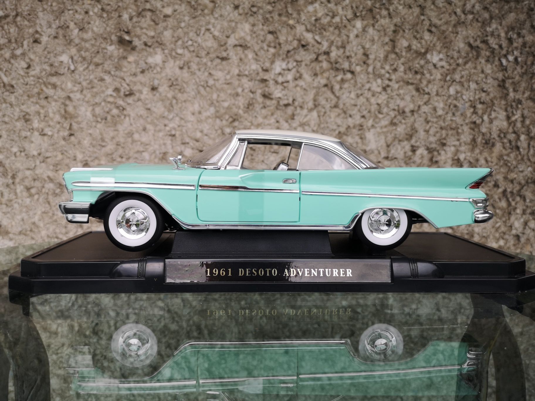 Desoto Adventurer 1961 Lucky Diecast 1:18