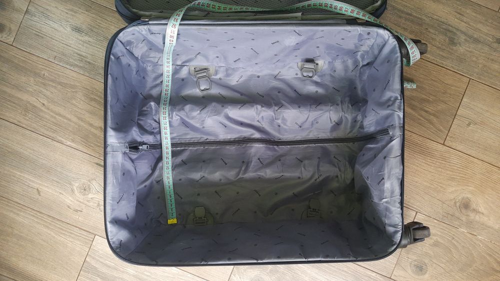 Валіза на колесах. Чемодан на колесах