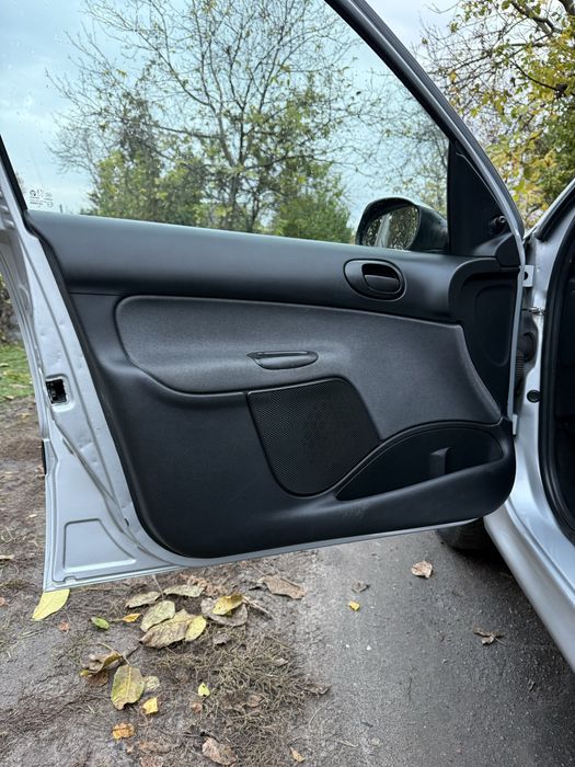 Пежо 206+ 2009 рік