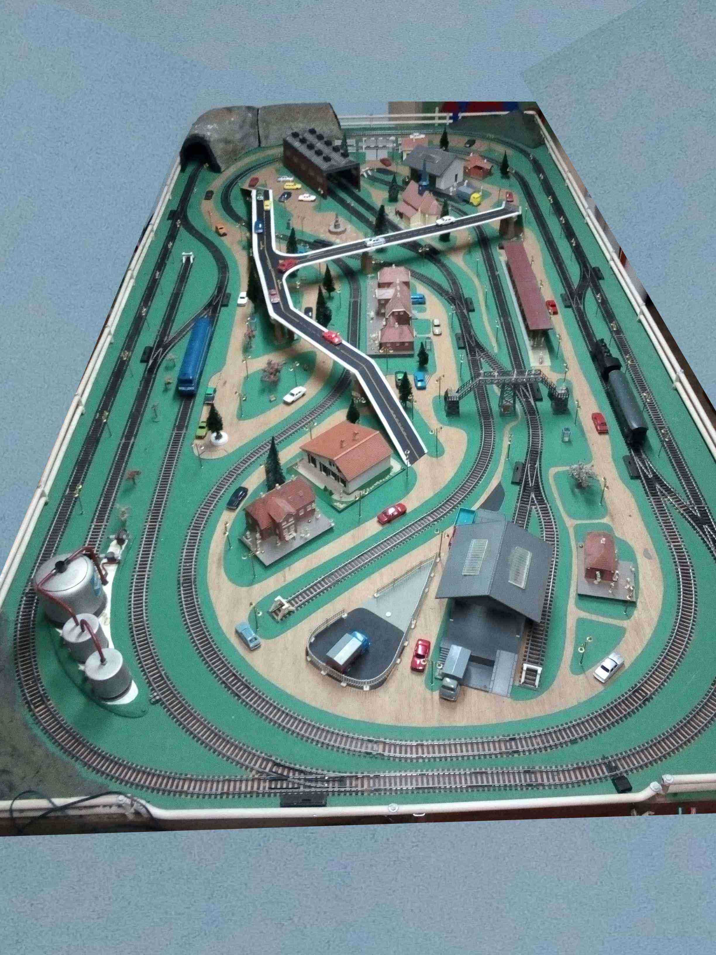 Pista de combóios H0 - Layout 245cm x 123cm