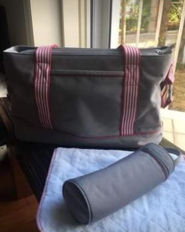 Bolsa de Jacadi com porta biberão e muda fralda.