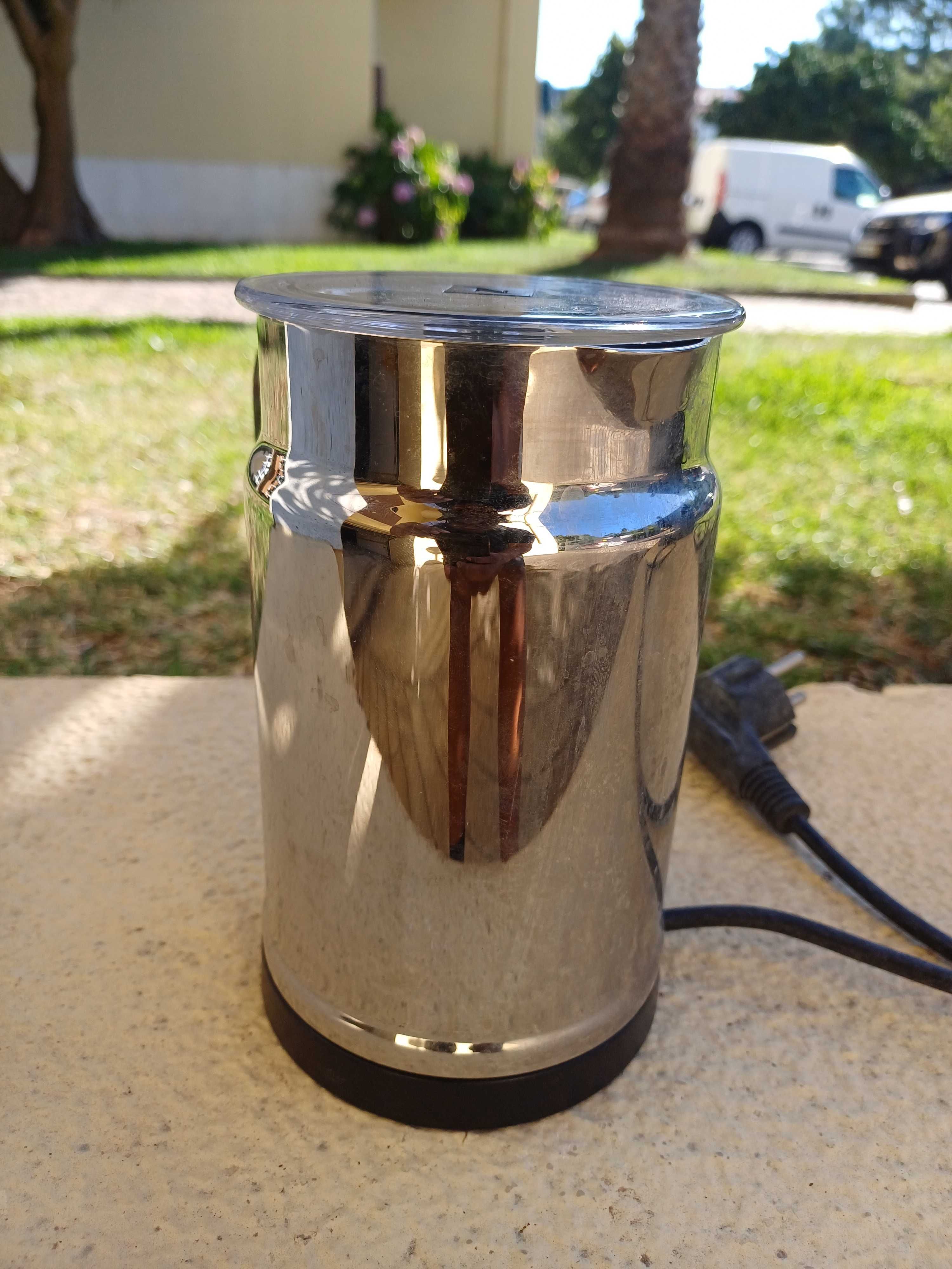 Batedor elétrico automático Nespresso 3192US Aeroccino Plus