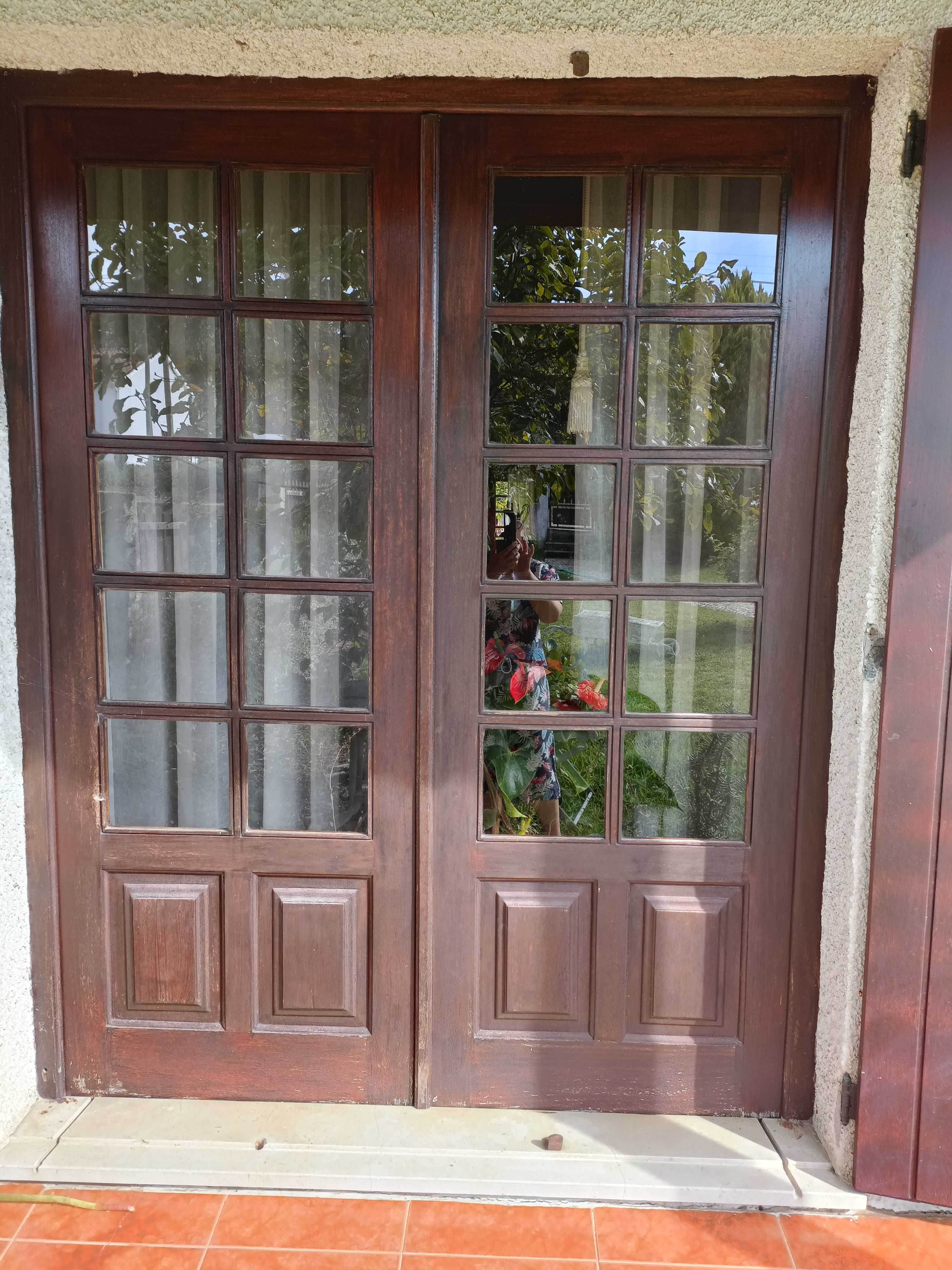 vendo em bom estado - janelas e portadas de madeira