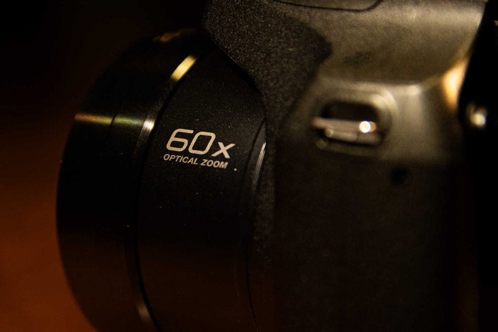 Câmara Panasonic LUMIX DC-FZ82D **NOVA**