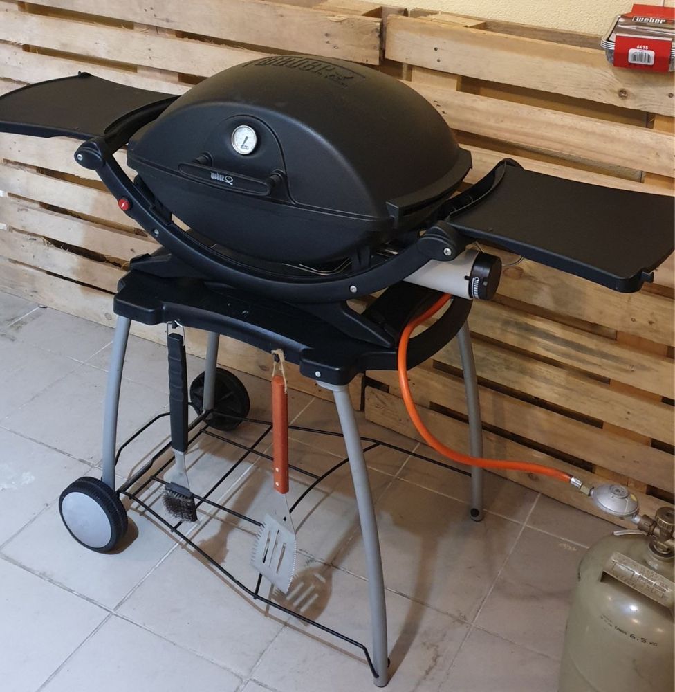 Газовий гриль Weber Q2200 Black