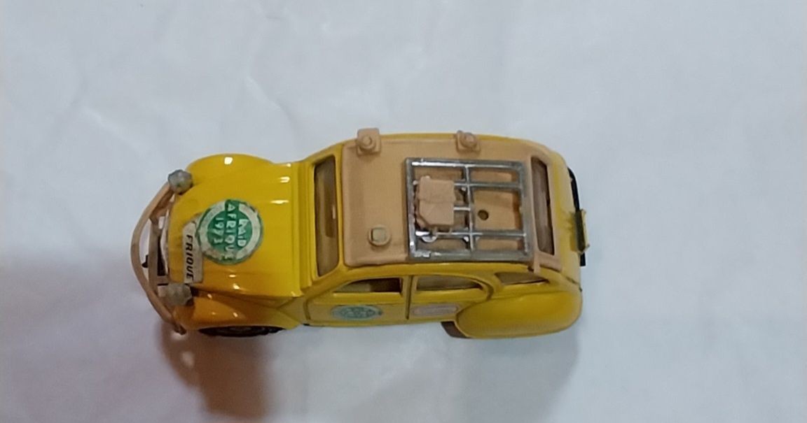 Miniatura antiga Citroën 2Cv escala 1/36