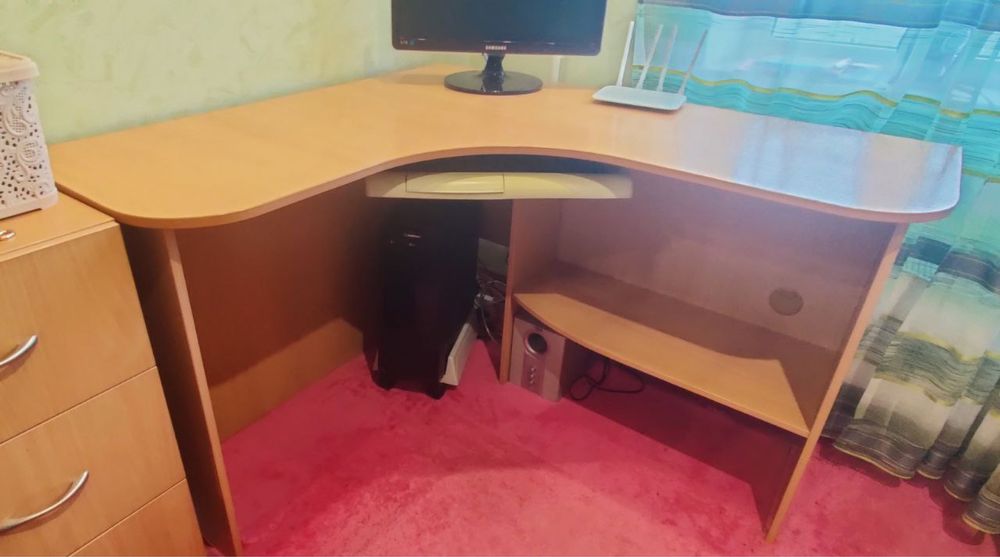 Продам компʼютерний стіл кутовий