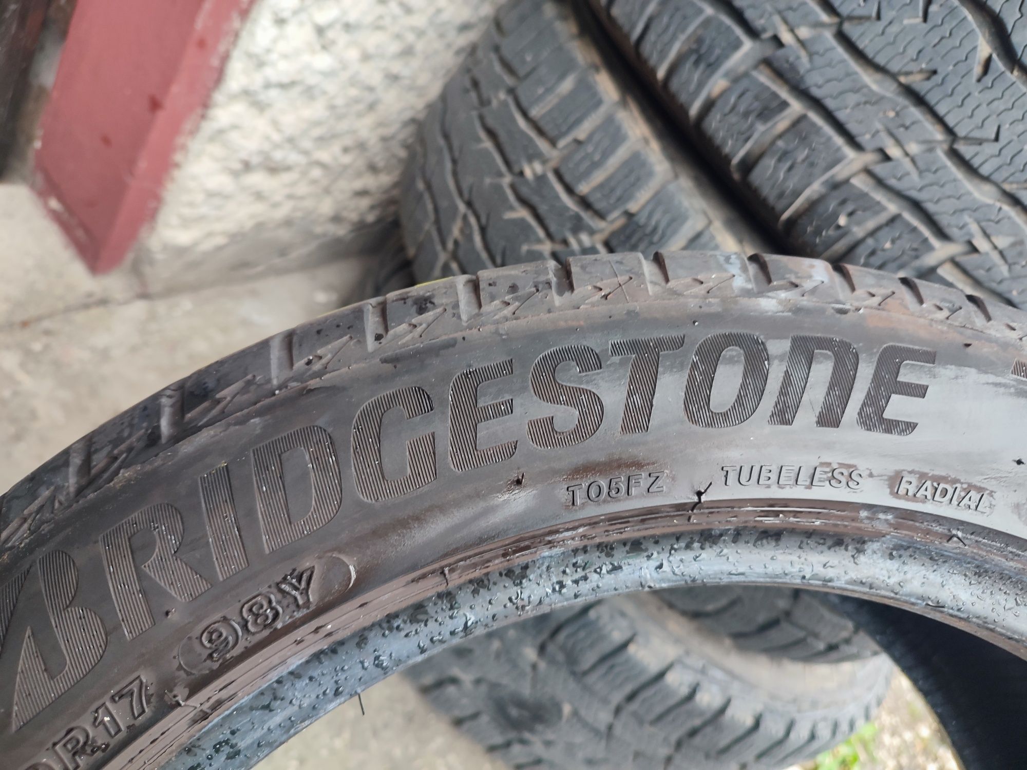 Pojedyncza opona Bridgestone Turanza T005 225/50/17 98Y