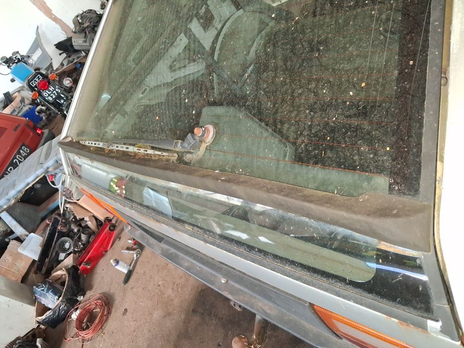 Klapa szyba tył Audi 100 c3 Avant części