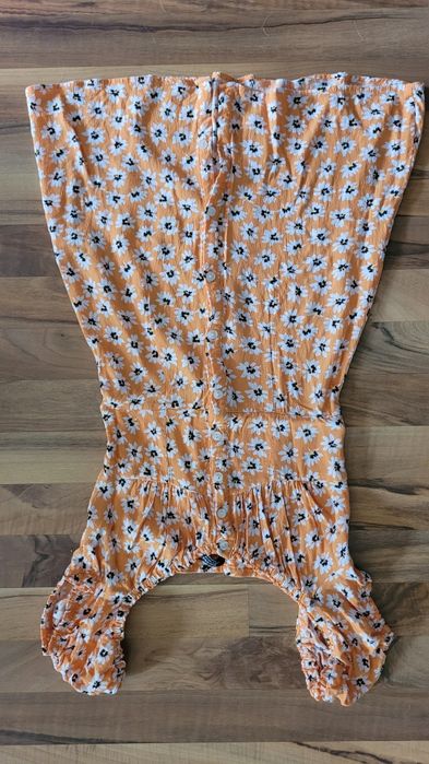 Sukienka hiszpanka Bershka. Lekko się naciąga.