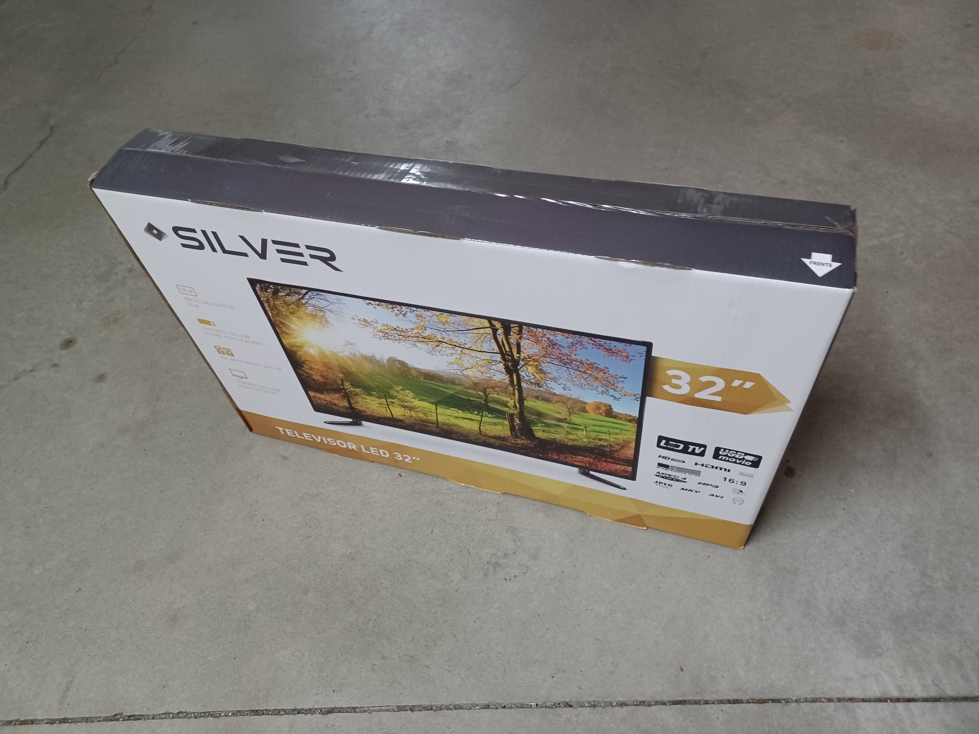 TV Led 32" Silver