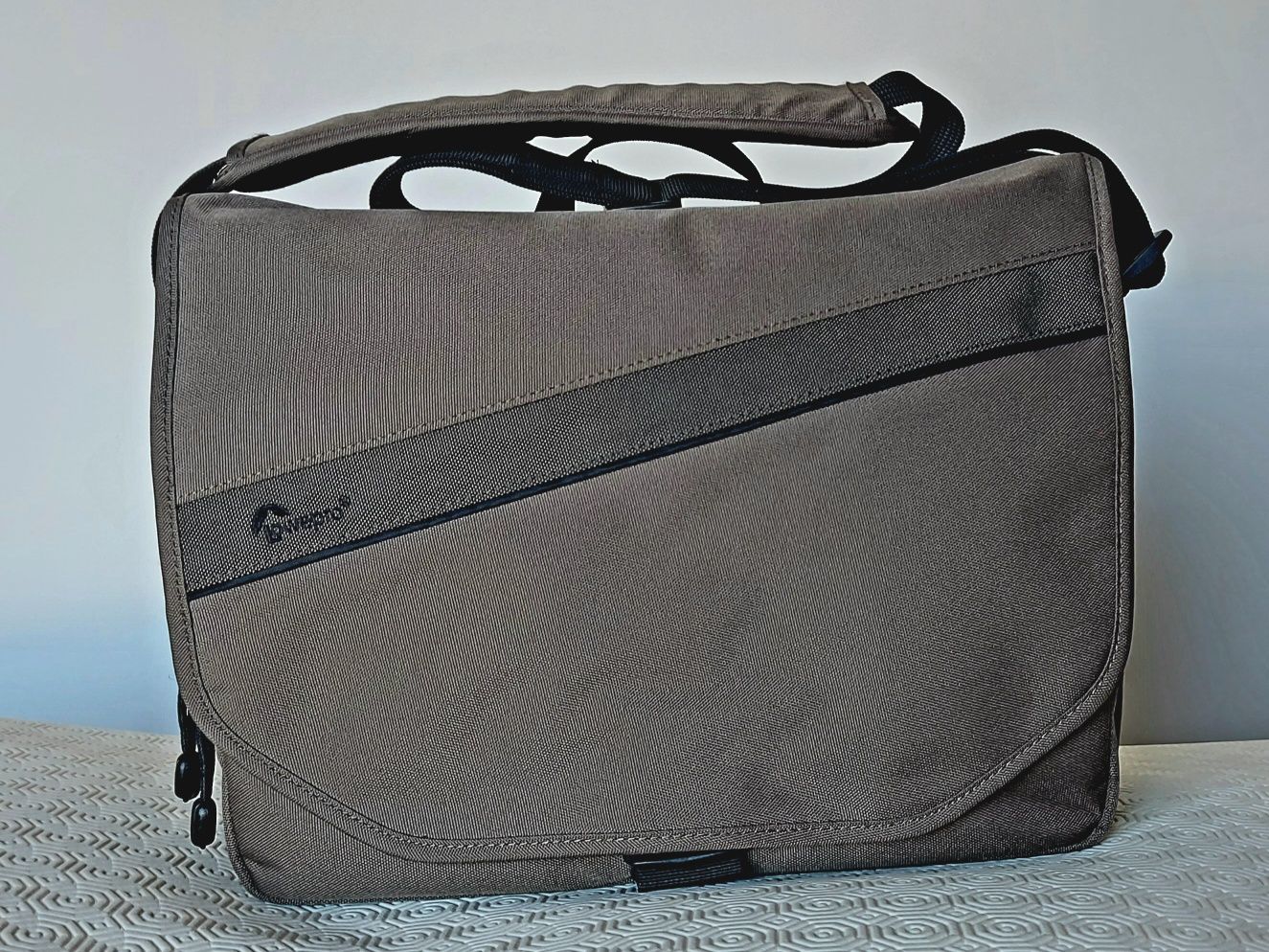 Lowepro Event Messenger 250 Caqui