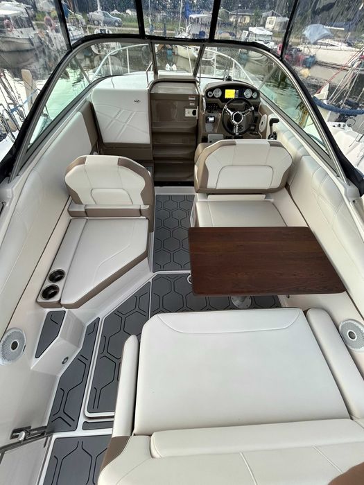 Jacht motorowy REGAL 26 EXPRESS 2018 - zadbany, tylko 83mth!!!