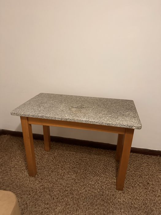 Mesa de cozinha com tampo em mármore