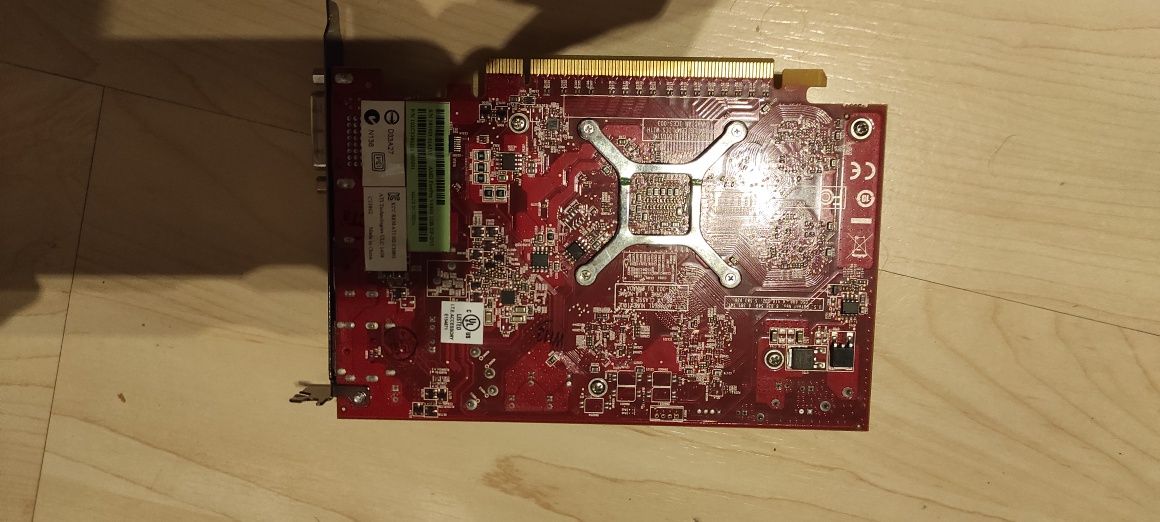 AMD firepro 1 GB v4900