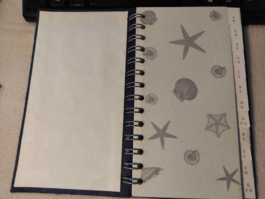 Agenda de telefones, moradas e emails