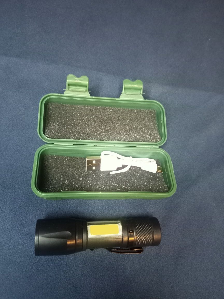 Mini mała latarka zoom USB akumulator z etui twarde klips