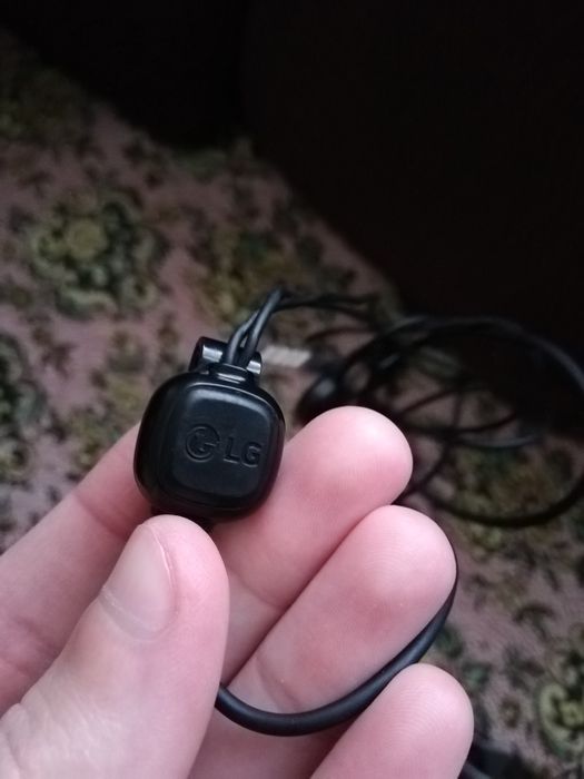 Słuchawki Lg z mikrofonem