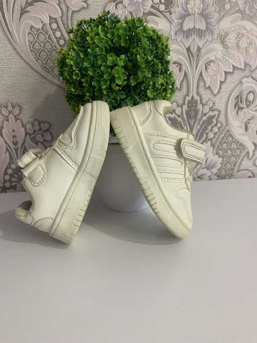 Кросівки дитячі, 18 розмір, весна.