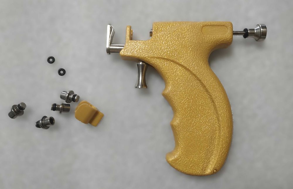 Профессиональный пистолет для пирсинга