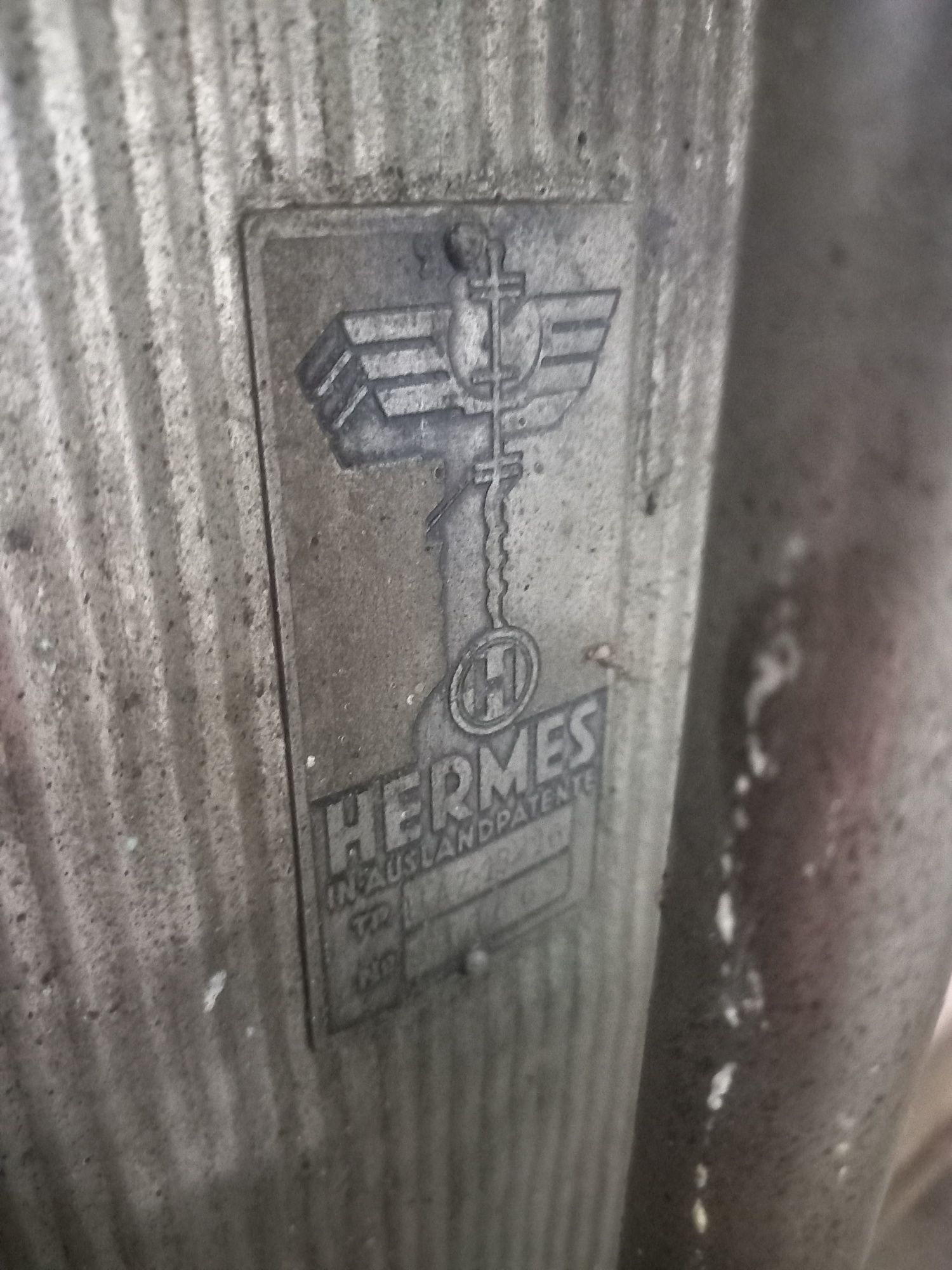 Продам старовинну газову колонку HERMES