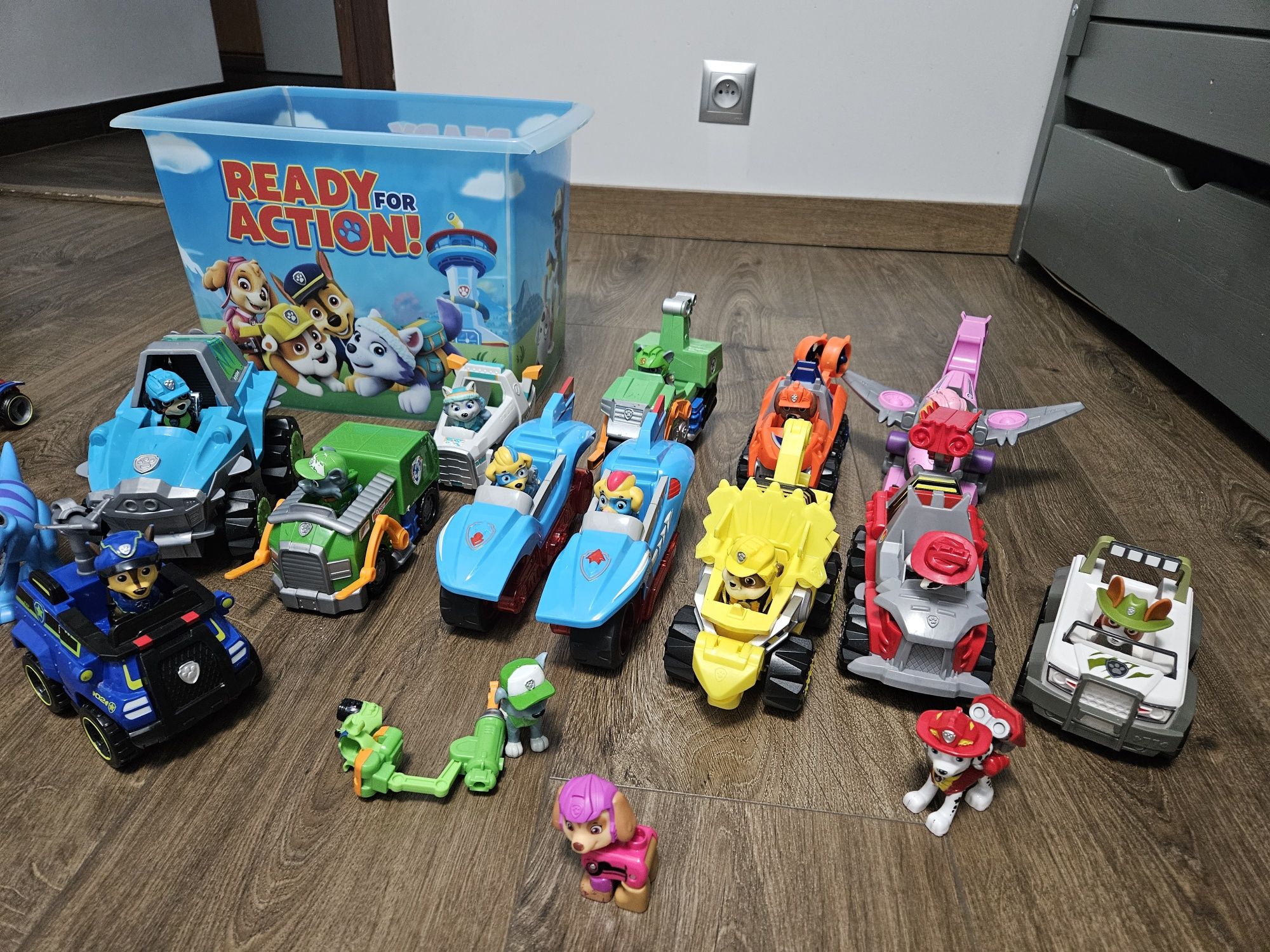 PSI PATROL zestaw 12 aut + metalowe autka i pojemnik gratis!