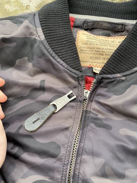 Bomber Alpha Industries з патчем і стрічкою